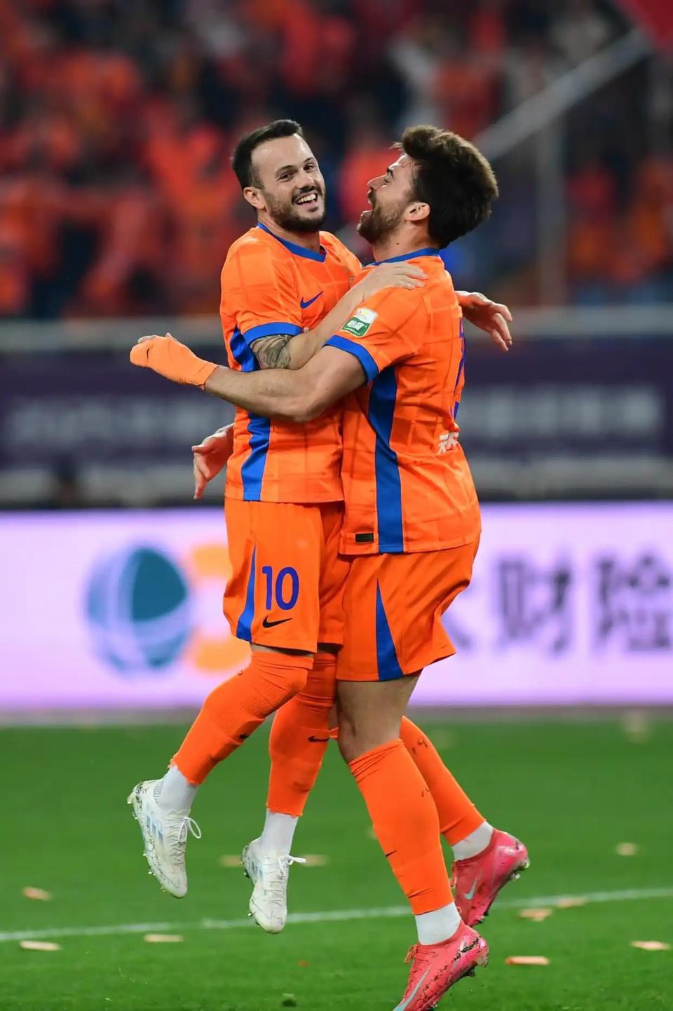 米兰体育-里程碑夜！山东泰山队长鼓劲；中超清晨刷纪录；更衣室稳定；数据趋势出现新变化的简单介绍