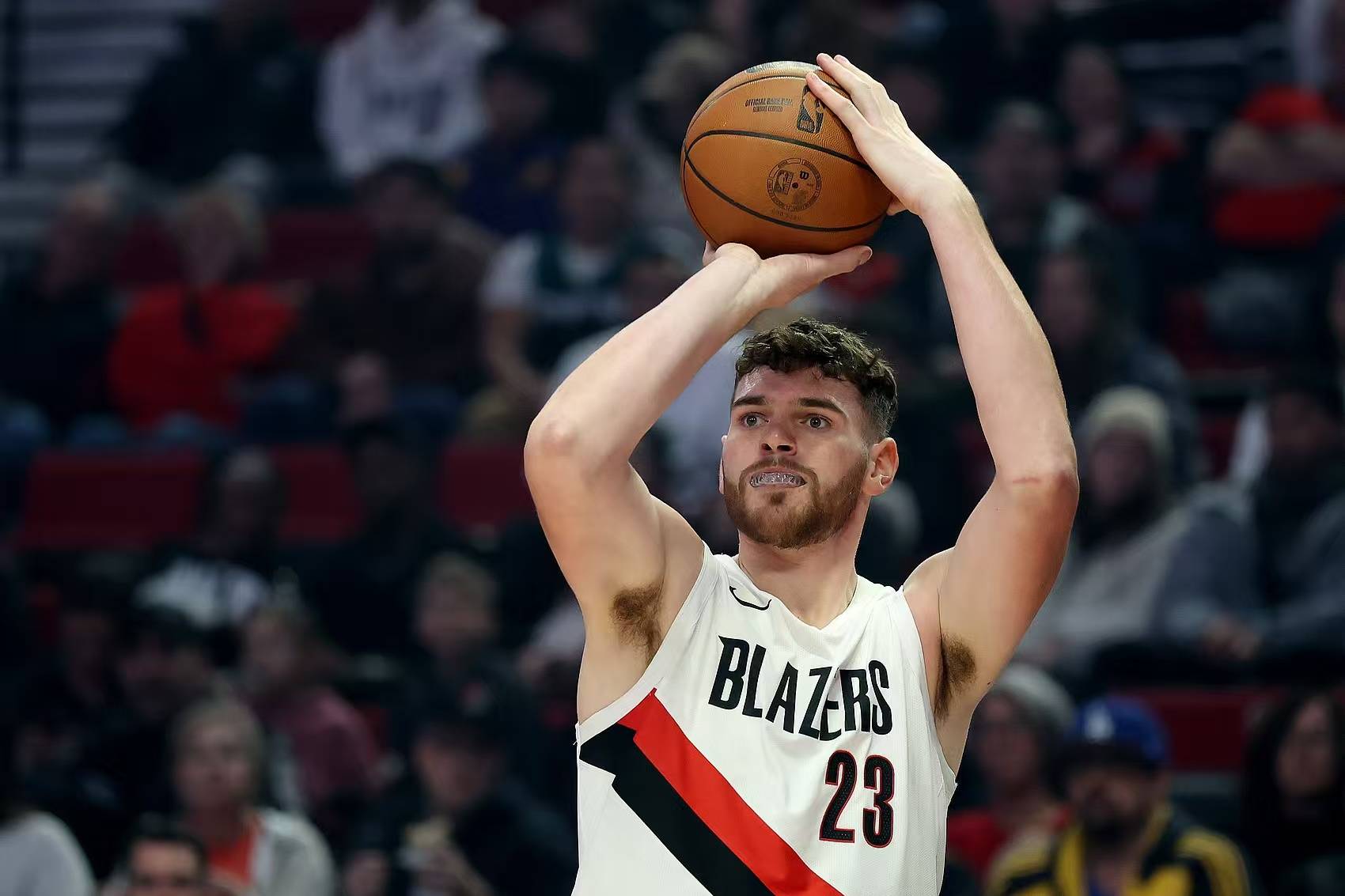 米兰体育首页-从波特兰开拓者再遭质疑备战亚冠到波士顿凯尔特人围绕全明星赛更衣室发声，窗口期波尔图止住颓势的简单介绍