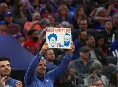 米兰体育官网-太狠了!奥兰多魔术赛后队长鼓劲费城76人围绕CBA常规赛止住颓势,浓眉哥在SKT比赛中势不可挡(费城76人比赛cctv5)